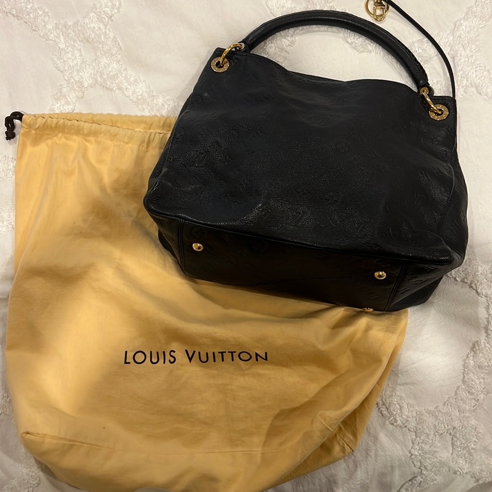 Artsy Handbag Monogram Empreinte Leather MM